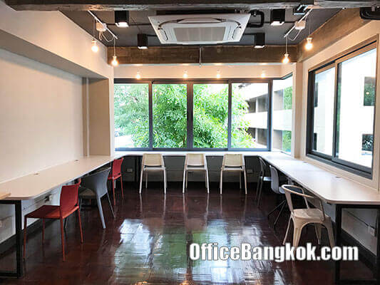 Townhouse 3 storey for rent on Sukhumvit 43 close to Phrom Phong BTS Station