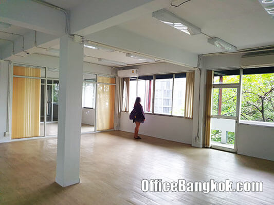 Rent Office Space 175 Sqm with Partly Furnished 