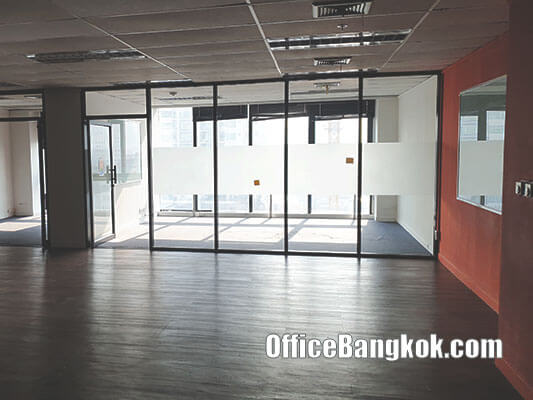 Rent Office with Partly Furnished 110 Sqm close to Phaya Thai BTS Station