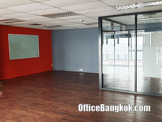 Rent Office with Partly Furnished 110 Sqm close to Phaya Thai BTS Station