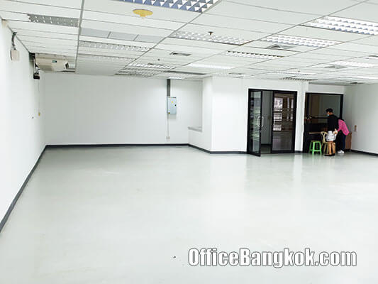 Rent Office with Partly Furnished 300 Sqm on Rama 4 Road