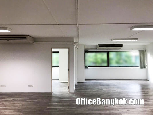 Office for rent with Partly Furnished 100 Sqm close to Phahon Yothin MRT Station