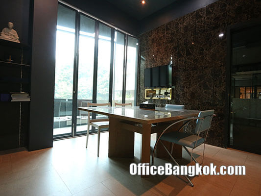 Rent Office with Partly Furnished on New Petchburi Road