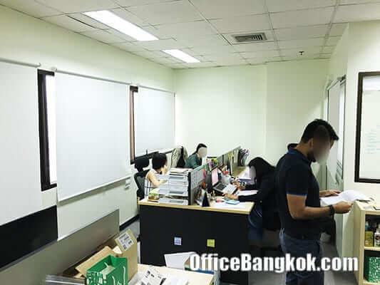 Rent Office Space Cheap Price with Partly Furnished on Sukhumvit 63 close to Ekamai BTS Station