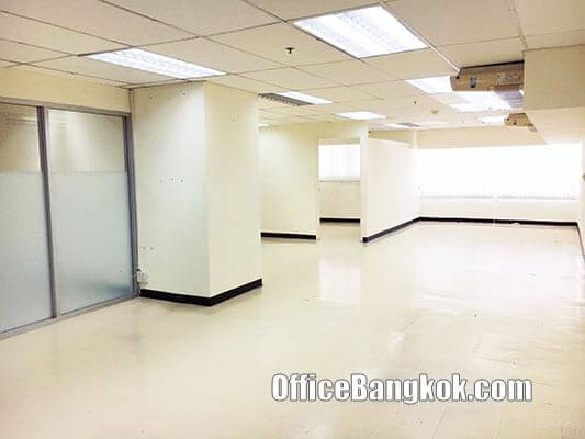 Office Space for Rent on Sukhumvit with Partly Furnished close to Nana BTS Station