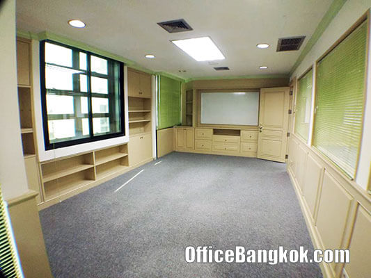 Rent Office with Partly Furnished on Rama 9 Road only 15 minute to Ramkhamhaeng Airport Rail Link Station