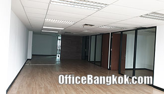 Office For Rent With Partly Furnished Space 135 Sqm Close To Phloen Chit BTS Station
