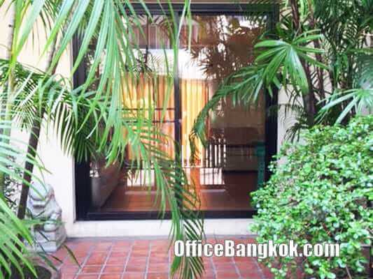 Townhouse 3 storey for rent on Sukhumvit 43 close to Phrom Phong BTS Station