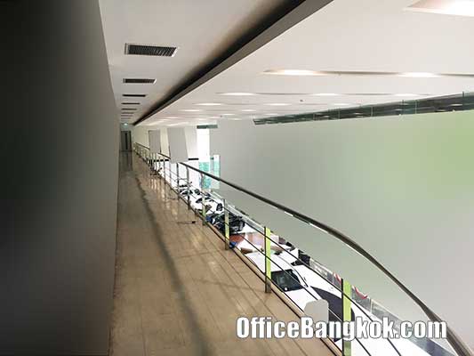 Car Showroom for Rent in CBD Area near BTS Station