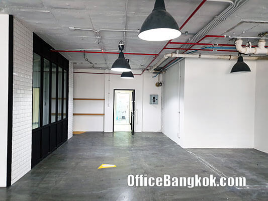 Partly Furnished Office for Rent near Chidlom BTS Station