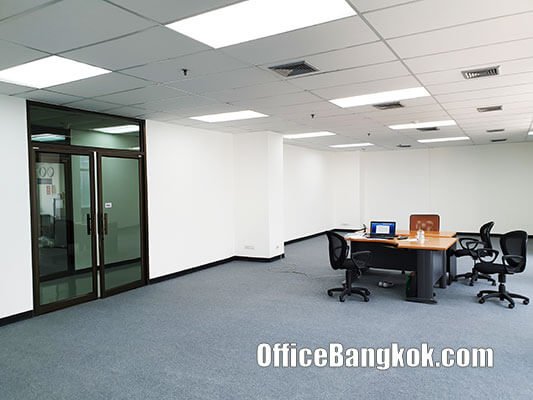 Office for Rent on Silom with Partly Furnished close to Sala Daeng BTS Station