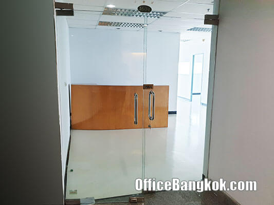 Office Space for Rent with Partly Furnished near Ekamai BTS Station