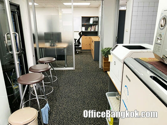 Rent Office with Partly Furnished size 130 Square Metre near Phetchaburi MRT Station