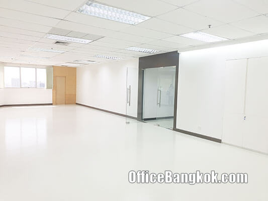 Rent Partly Furnished Office on Vibhavadi Road near Mo Chit (Chatuchak Park)
