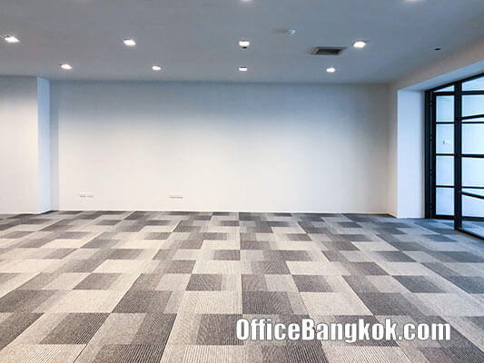 Rent Office with Partly Furinished at Charn Issara Tower 2 on New Phetchaburi Road
