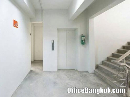 ตึกสำนักงาน Stand Alone 4 ชั้น ให้เช่า บนถนนรัชดาภิเษก ใกล้ศูนย์วัฒนธรรมแห่งประเทศไทย