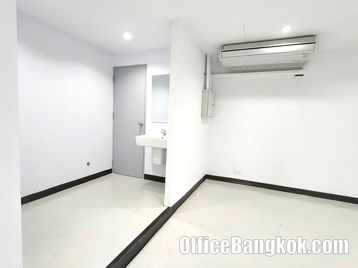 Rent Office On Asoke Area Space 56 Sqm Close To Phetchaburi MRT Station