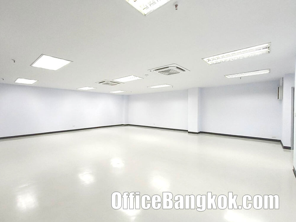 เช่าออฟฟิศพื้นที่ 94 ตรม ทำเลอโศก ติดรถไฟฟ้า MRT สถานีเพชรบุรี
