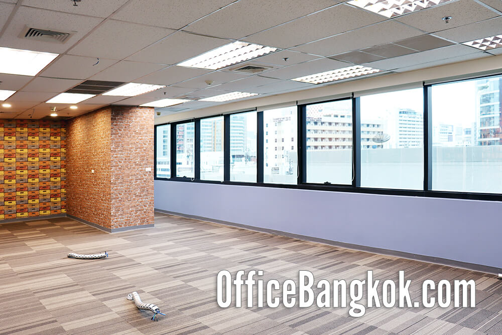 ภาพสำนักงานตกแต่งบางส่วนให้เช่า ใกล้ BTS ชิดลม พื้นที่กว้าง 363 ตร.ม. มีห้องทำงาน แสงธรรมชาติส่องทั่ว เหมาะกับบริษัทขนาดกลางถึงใหญ่ ภาพสำนักงานตกแต่งบางส่วนให้เช่า ใกล้ BTS ชิดลม พื้นที่กว้าง 363 ตร.ม. มีห้องทำงาน แสงธรรมชาติส่องทั่ว เหมาะกับบริษัทขนาดกลางถึงใหญ่