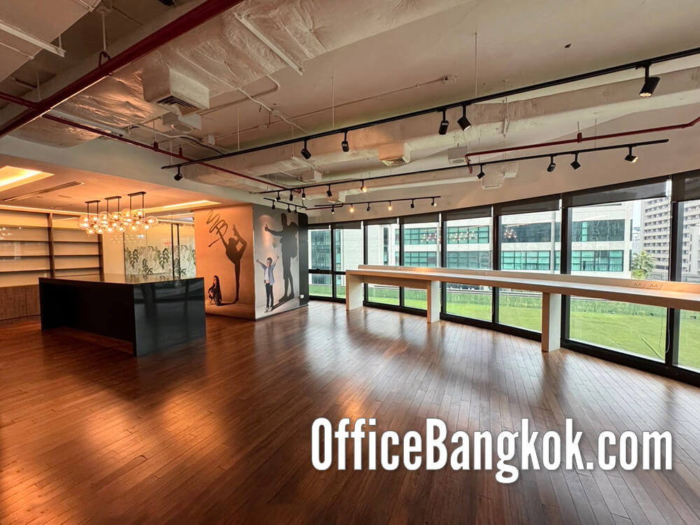 ออฟฟิศให้เช่าตกแต่งแล้วบางส่วน ใกล้ BTS ชิดลม พื้นที่ 775 ตร.ม. ค่าเช่า 830,000 บาท/เดือน เหมาะสำหรับสำนักงานใหญ่ เดินทางสะดวก ใจกลางกรุงเทพฯ