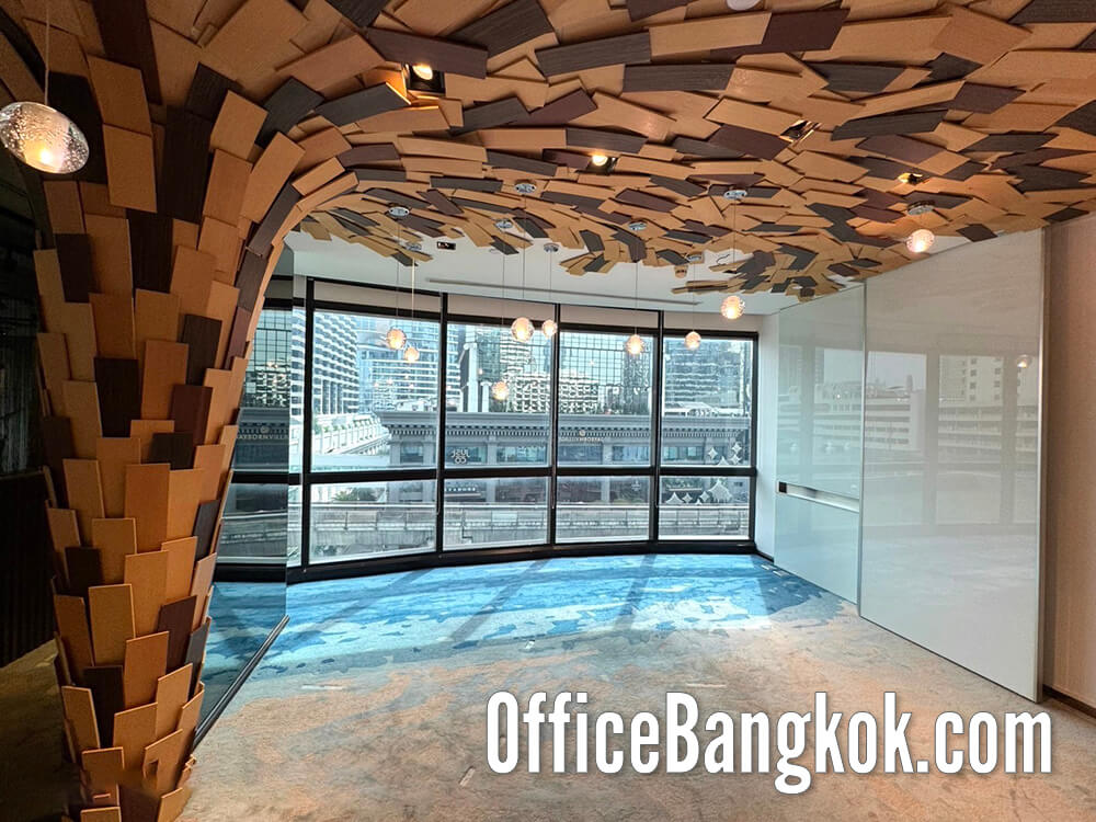 ออฟฟิศให้เช่าตกแต่งแล้วบางส่วน ใกล้ BTS ชิดลม พื้นที่ 775 ตร.ม. ค่าเช่า 830,000 บาท/เดือน เหมาะสำหรับสำนักงานใหญ่ เดินทางสะดวก ใจกลางกรุงเทพฯ
