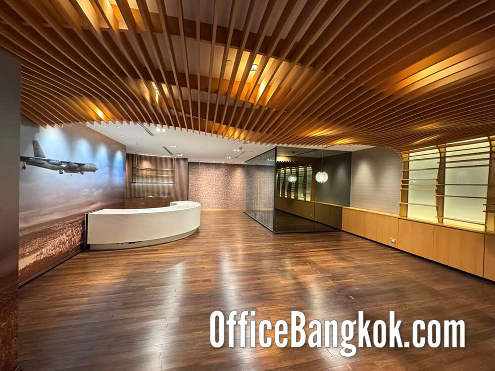 ออฟฟิศให้เช่าตกแต่งแล้วบางส่วน ใกล้ BTS ชิดลม พื้นที่ 775 ตร.ม. ค่าเช่า 830,000 บาท/เดือน เหมาะสำหรับสำนักงานใหญ่ เดินทางสะดวก ใจกลางกรุงเทพฯ