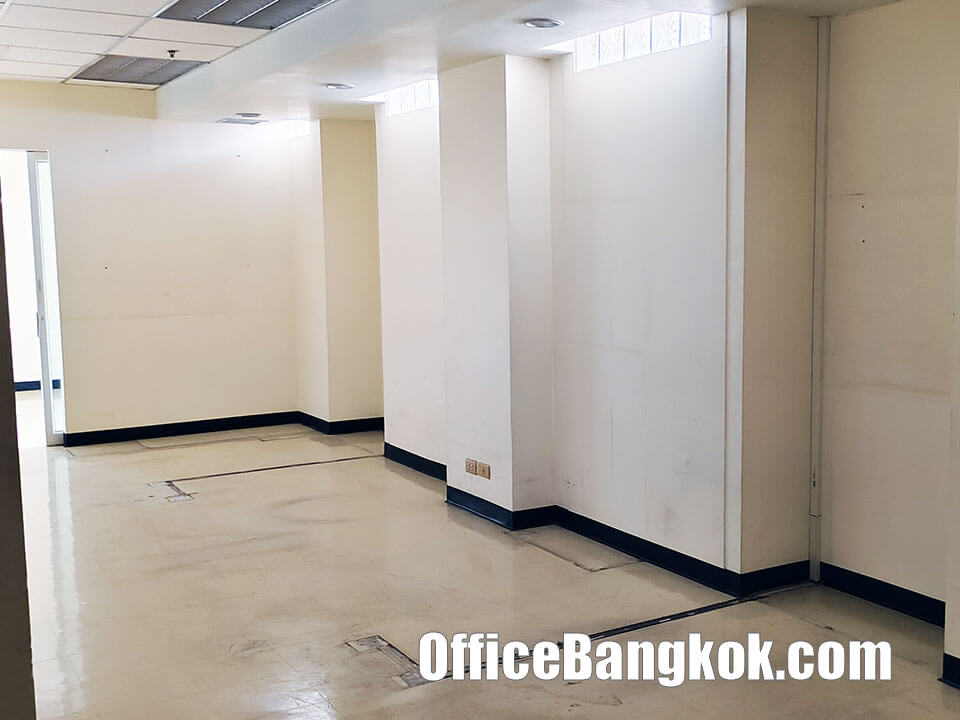 Office For Rent With Partly Furnished Space 230 Sqm Close To Ratchathewi BTS Station