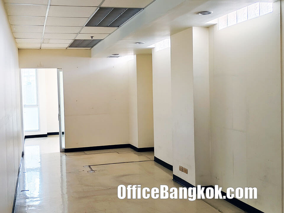 Office For Rent With Partly Furnished Space 230 Sqm Close To Ratchathewi BTS Station