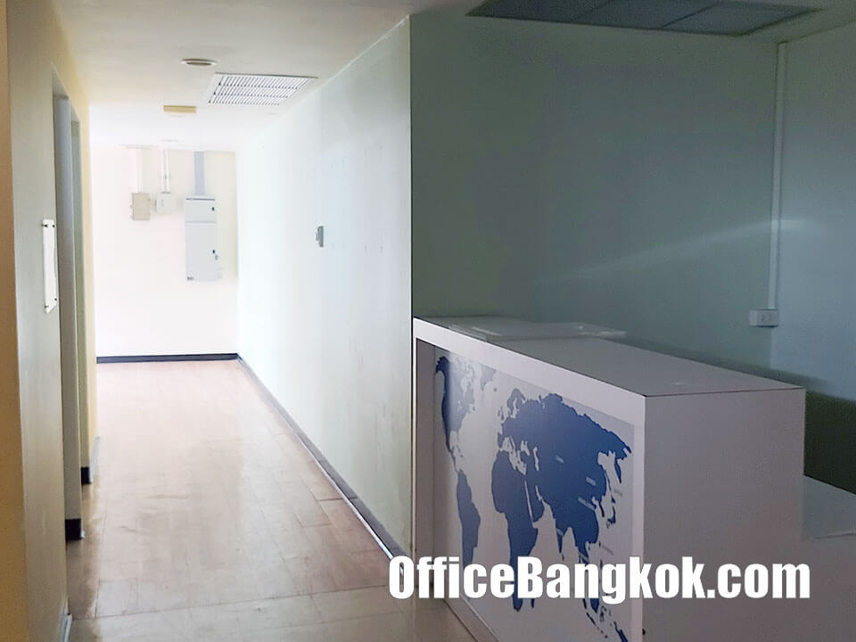 Office For Rent With Partly Furnished Space 230 Sqm Close To Ratchathewi BTS Station