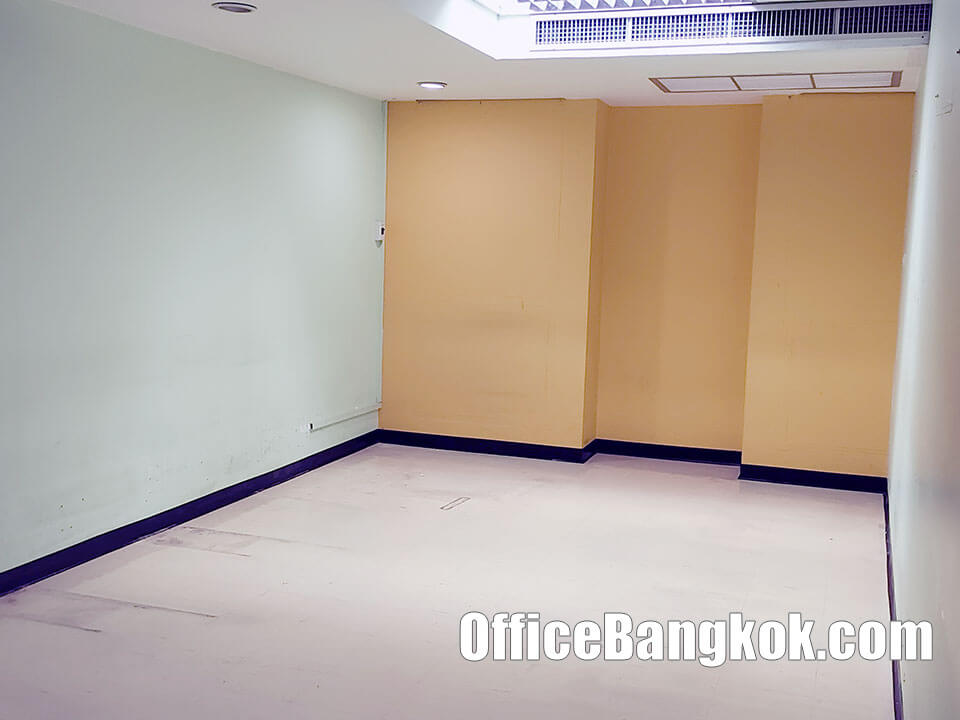 Office For Rent With Partly Furnished Space 230 Sqm Close To Ratchathewi BTS Station