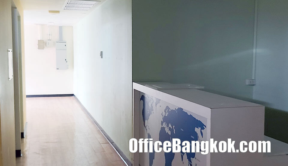 Office For Rent With Partly Furnished Space 230 Sqm Close To Ratchathewi BTS Station