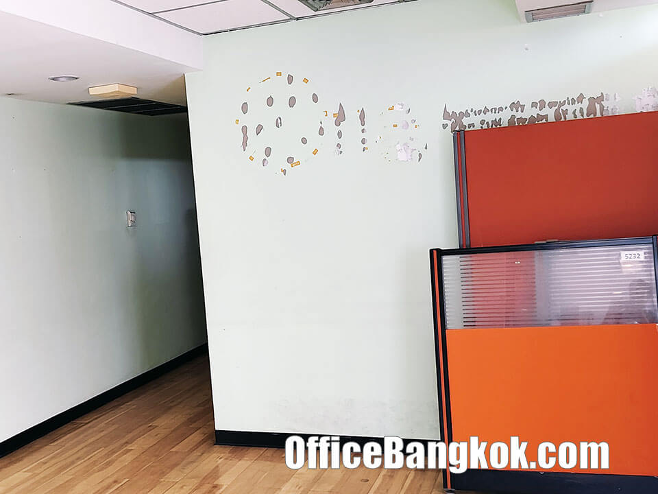 Office For Rent With Partly Furnished Space 230 Sqm Close To Ratchathewi BTS Station