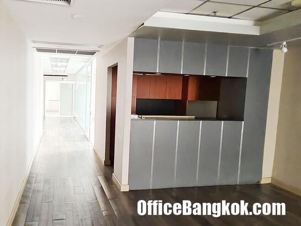 Rent Office With Partly Furnished Space 220 Sqm Close To Ratchathewi BTS Station