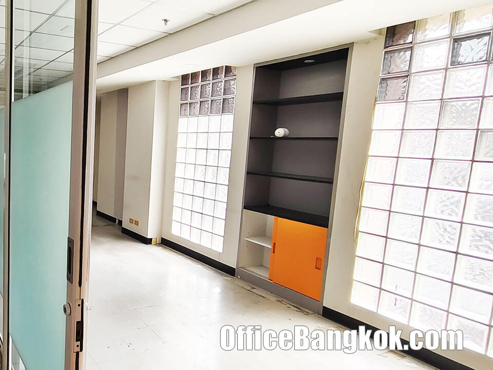 Rent Office With Partly Furnished Space 220 Sqm Close To Ratchathewi BTS Station