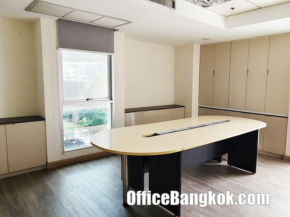 Rent Office With Partly Furnished Space 220 Sqm Close To Ratchathewi BTS Station