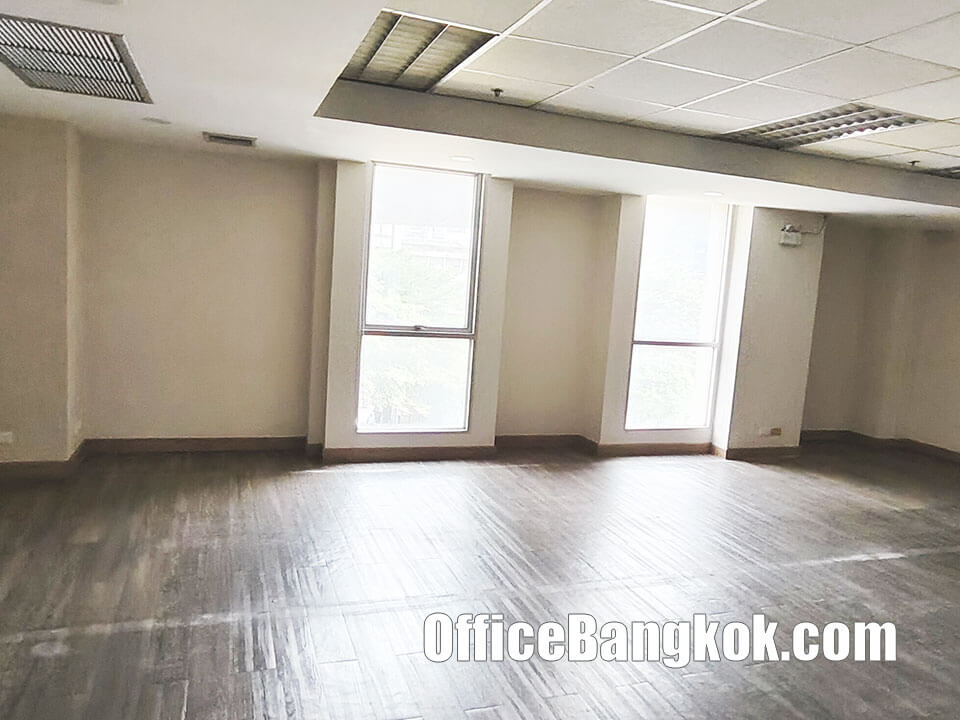 Rent Office With Partly Furnished Space 220 Sqm Close To Ratchathewi BTS Station