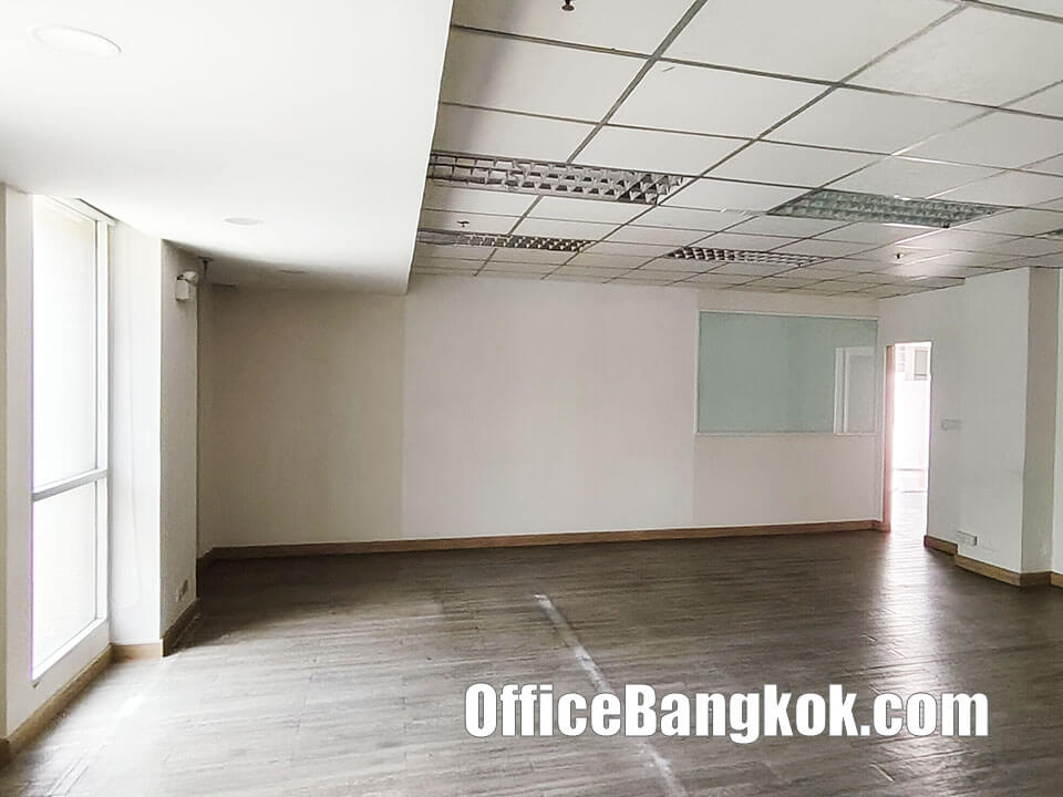 Rent Office With Partly Furnished Space 220 Sqm Close To Ratchathewi BTS Station