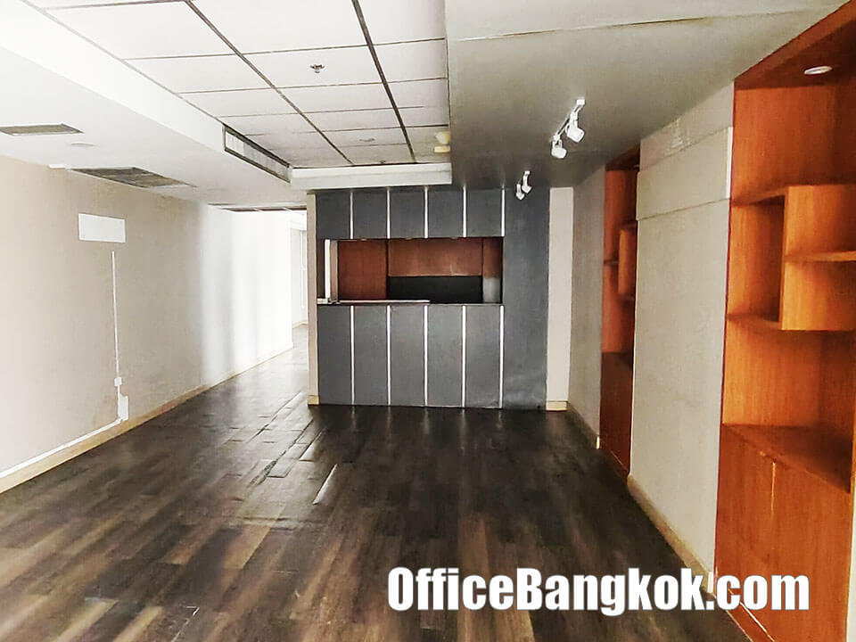 Rent Office With Partly Furnished Space 220 Sqm Close To Ratchathewi BTS Station