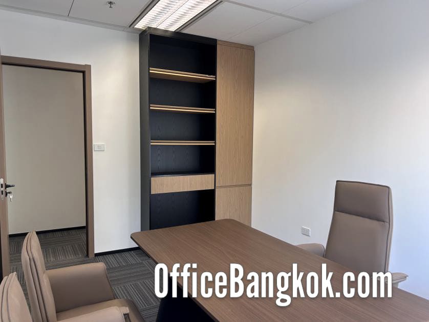 ให้เช่าสำนักงานตกแต่งพร้อมอยู่ (Fully Furnished) พื้นที่ 128 ตร.ม. ทำเลศักยภาพเพลินจิต ใกล้รถไฟฟ้า BTS สถานีเพลินจิต เดินเพียง 5 นาที รองรับพนักงาน 14 ท่าน พร้อม 1 ห้องประชุม ในราคาเพียง 165,000 บาท/เดือน ย้ายเข้าได้ทันที สนใจนัดชมพื้นที่ติดต่อด่วน