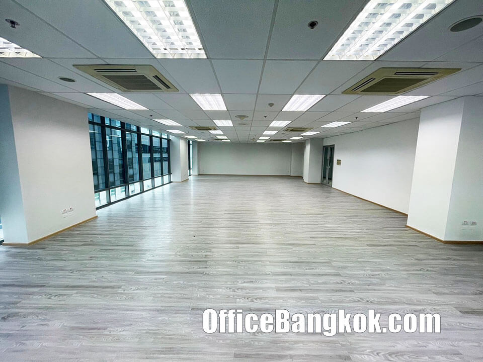 Premium 140 Sqm Office Space Available for Lease Close to Phloen Chit BTS Station, Central Bangkok