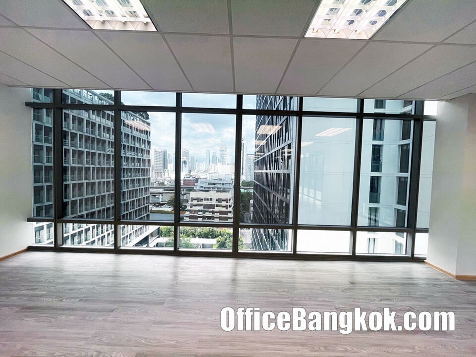 Premium 140 Sqm Office Space Available for Lease Close to Phloen Chit BTS Station, Central Bangkok
