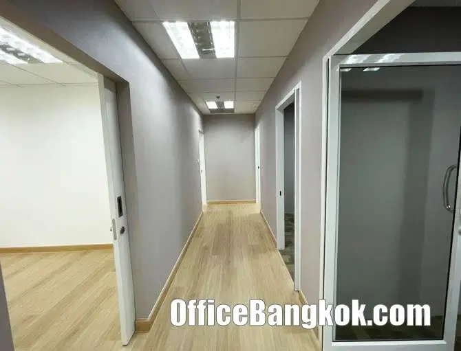 Rent Office With Partly Furnished 230 Sqm Close To Ratchadapisek MRT Station