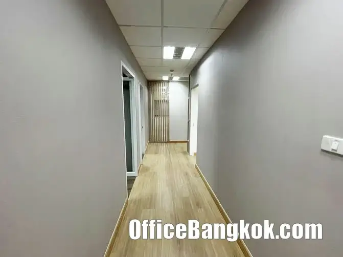 Rent Office With Partly Furnished 230 Sqm Close To Ratchadapisek MRT Station