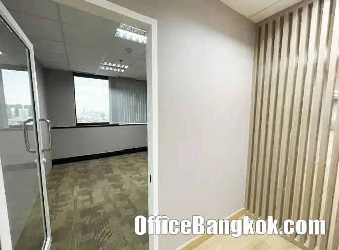 Rent Office With Partly Furnished 230 Sqm Close To Ratchadapisek MRT Station