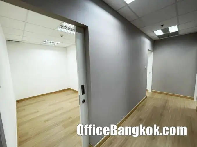 Rent Office With Partly Furnished 230 Sqm Close To Ratchadapisek MRT Station