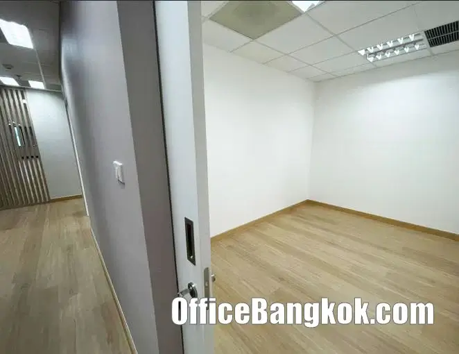 Rent Office With Partly Furnished 230 Sqm Close To Ratchadapisek MRT Station