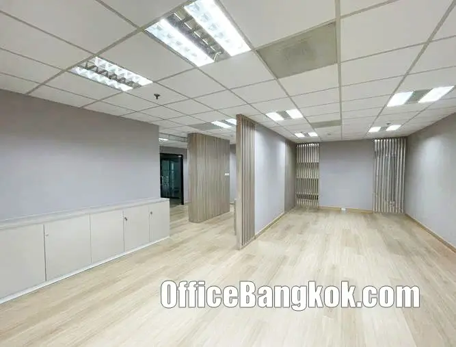 Rent Office With Partly Furnished 230 Sqm Close To Ratchadapisek MRT Station