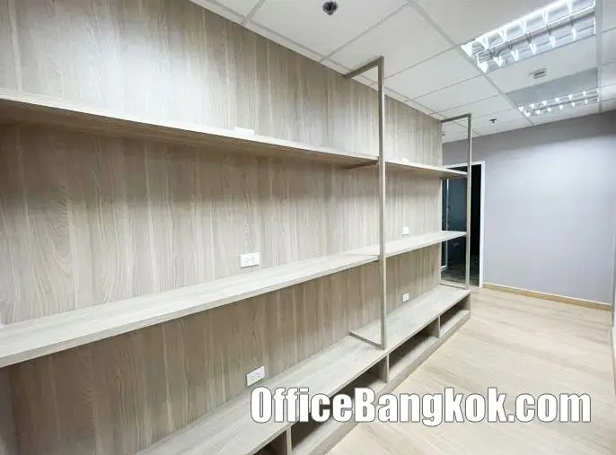 Rent Office With Partly Furnished 230 Sqm Close To Ratchadapisek MRT Station