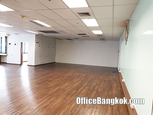 เช่าออฟฟิศตกแต่งแล้วทำเลสีลม พื้นที่ 350 ตรม ติดรถไฟฟ้า BTS สถานีศาลาแดง  MRT สถานีสีลม  | OfficeBangkok