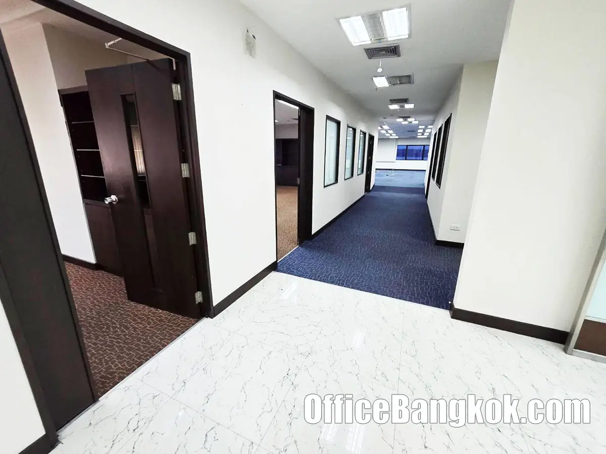 Rent Office With Partly Furnished 350 Sqm Close To Asok BTS Station